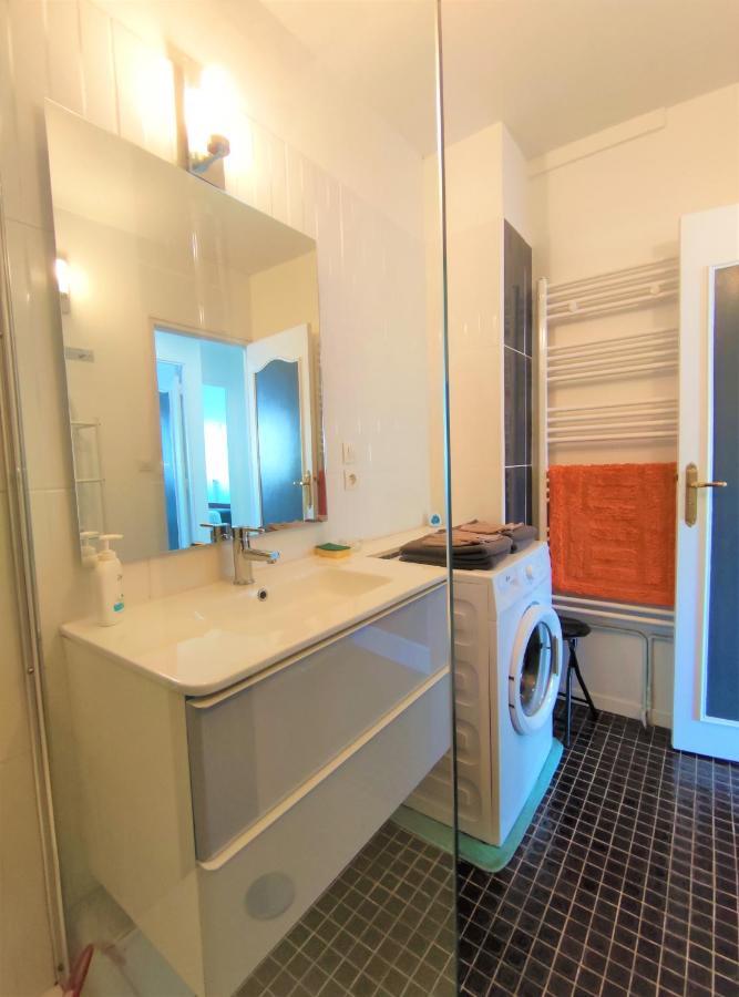 6 Appartements Et 4 Adresses A Mi-Chemin Entre Le Vieux Port Et L Ile De Re La Rochelle  Exterior photo